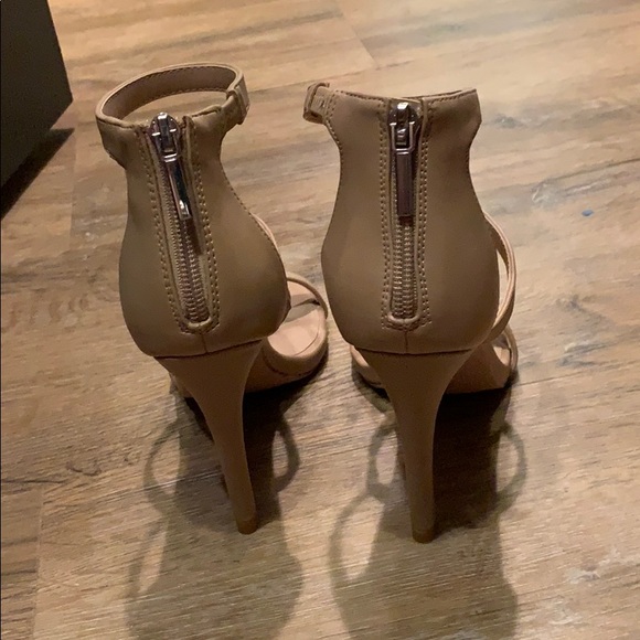 never worn Steve Madden pumps - Picture 2 of 3